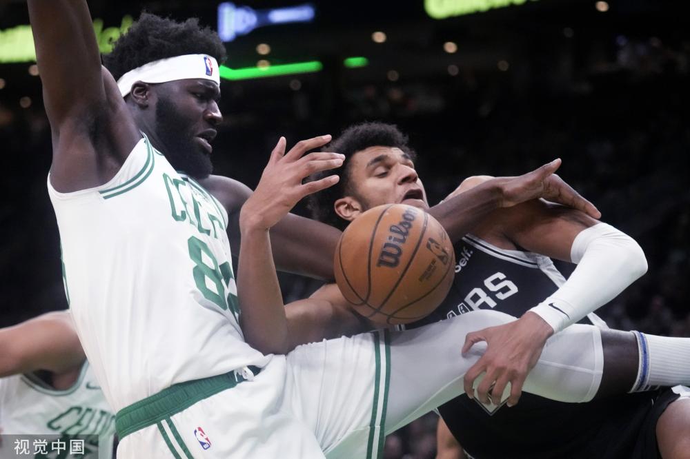 短道速滑世锦赛：中国队刘少昂男子1500米摘铜.